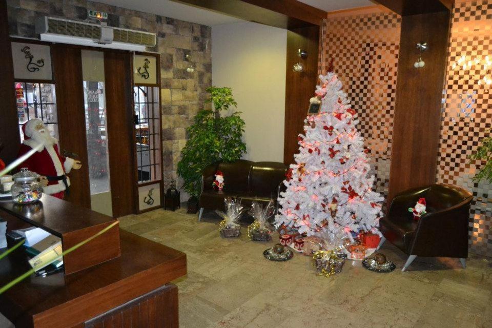 Hotel Oasi Káto Loutrákion Zewnętrze zdjęcie
