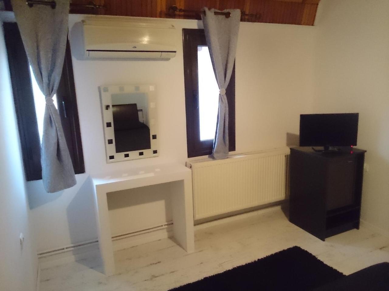 Hotel Oasi Káto Loutrákion Zewnętrze zdjęcie